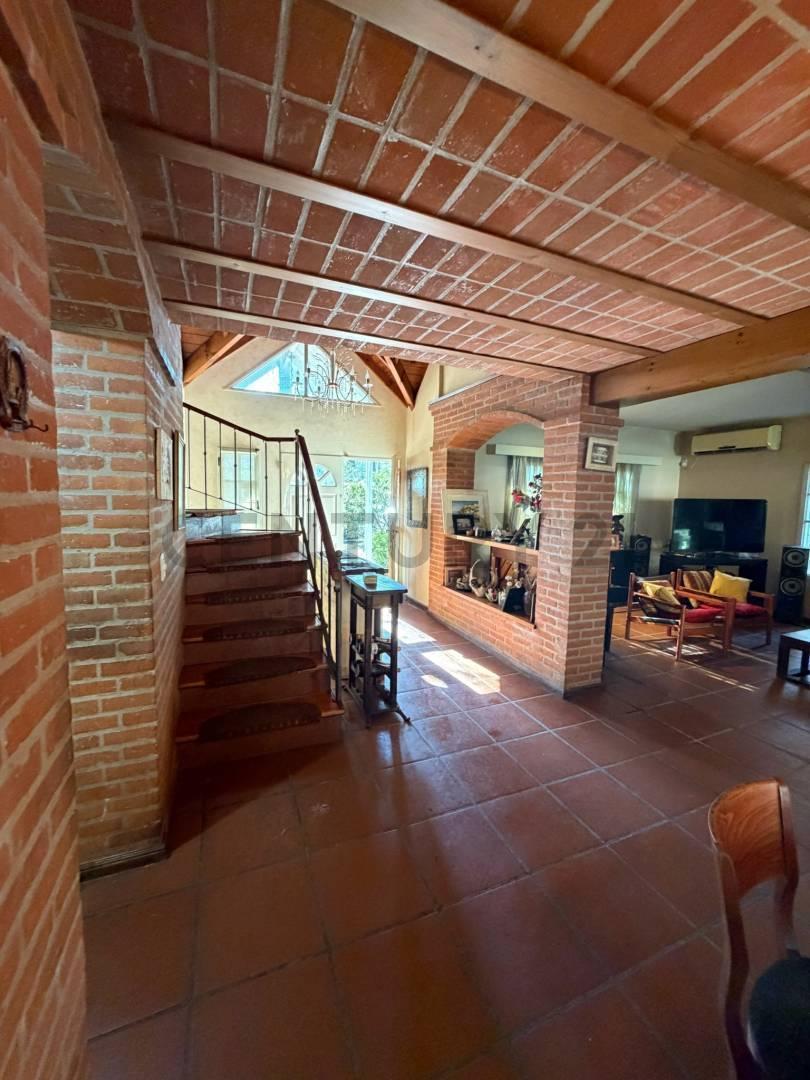 Foto de VENTA CASA DE 5 AMBIENTES EN PARQUE LELOIR, imagen 2