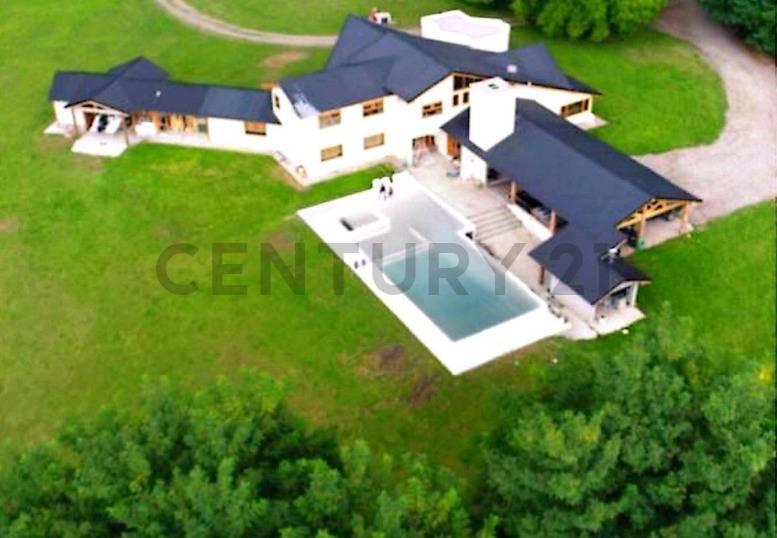 Foto de VENTA CASA DE 700M2 , SOBRE FRACCION DE 3,5HA FRENTE A CASCADA EL HOYO, imagen 1