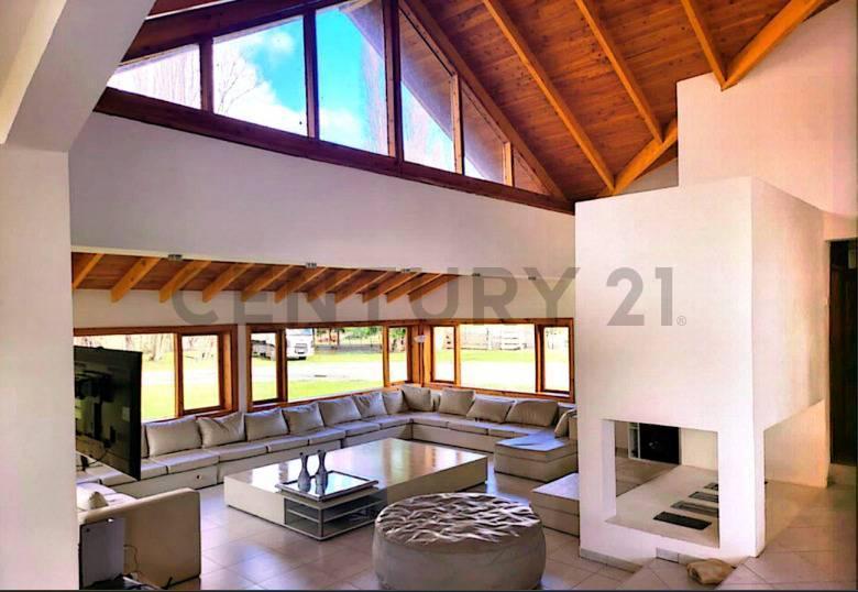 Foto de VENTA CASA DE 700M2 , SOBRE FRACCION DE 3,5HA FRENTE A CASCADA EL HOYO, imagen 3