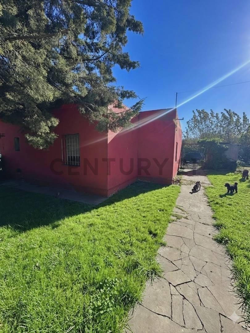 Foto de Casa quinta de 1327 M2 con casa a refaccionar en Mercedes ¡OPORTUNIDAD!, imagen 2