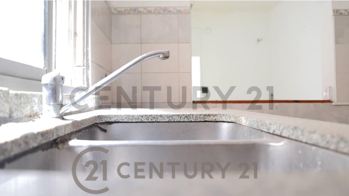 Foto de VENTA PH A RECICLAR DE 3 AMBIENTES C/ PATIO VILLA MARTELLI, imagen 3