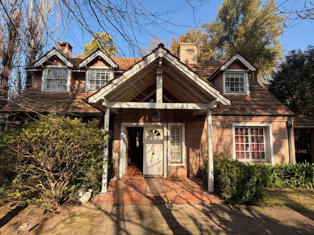 Foto de VENTA CASA DE 5 AMBIENTES EN PARQUE LELOIR, imagen 1
