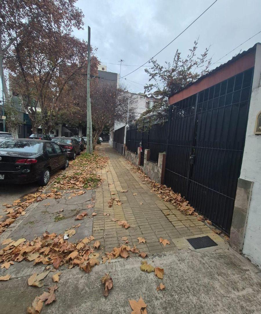 Foto de CASA con LOTE Propio (A Demoler) - Planos Aprobados Para 170m2, imagen 2