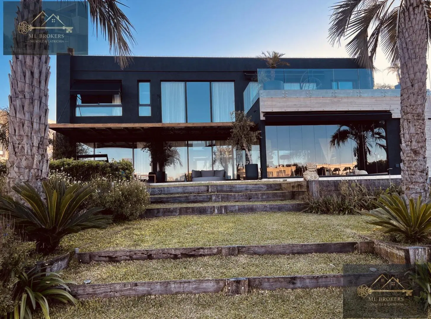 Venta casa a la laguna con ascensor en Albanueva, Nordelta 3