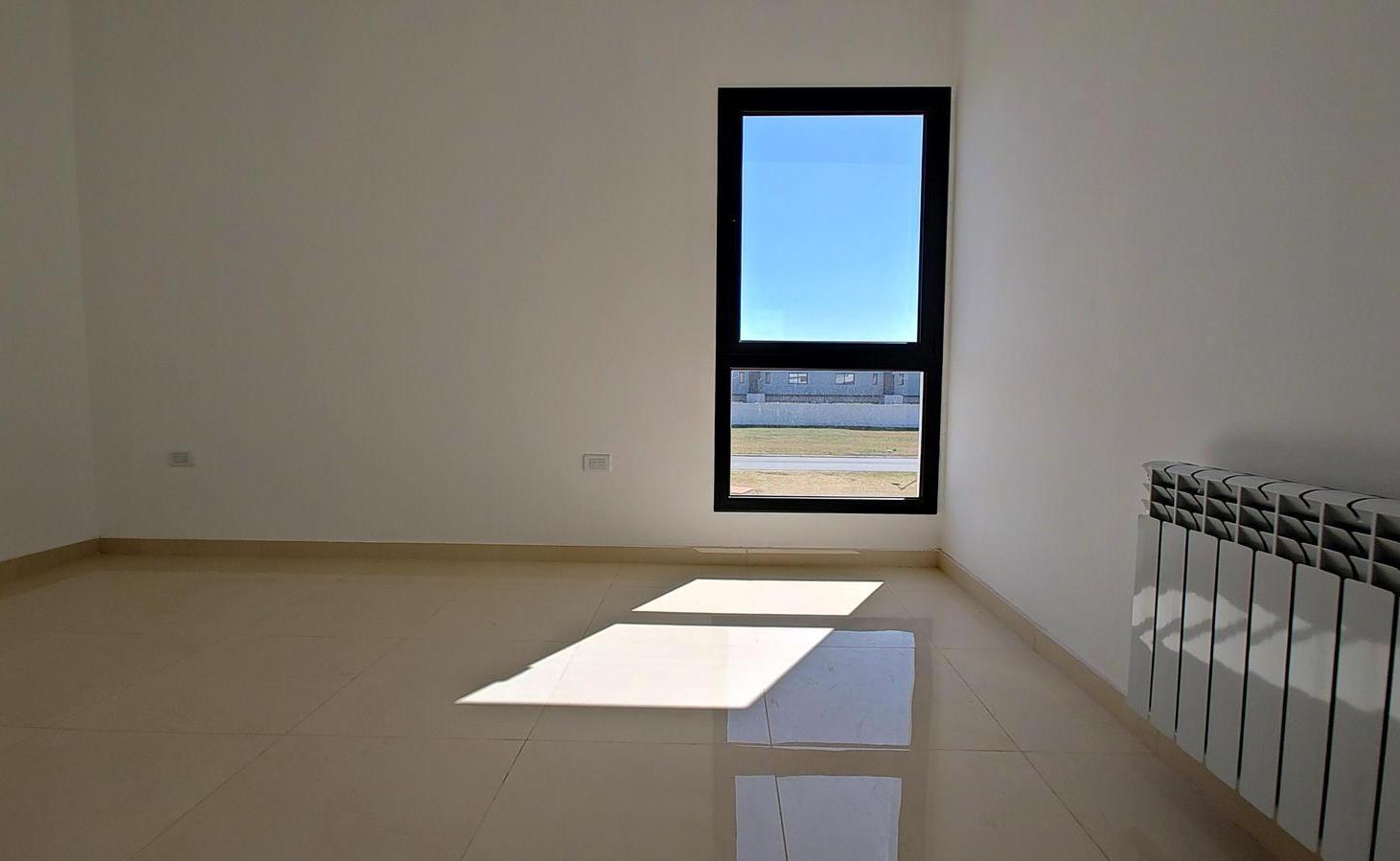 DUPLEX DE 3 DORMITORIOS Y 3 BAÑOS COMPLETOS, EN 2 PLANTAS!