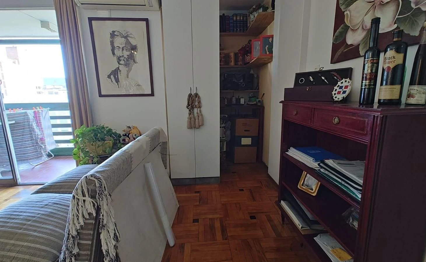 Se ofrece lindísimo departamento de 2 dormitorios con cochera FRENTE A LA CAÑADA!