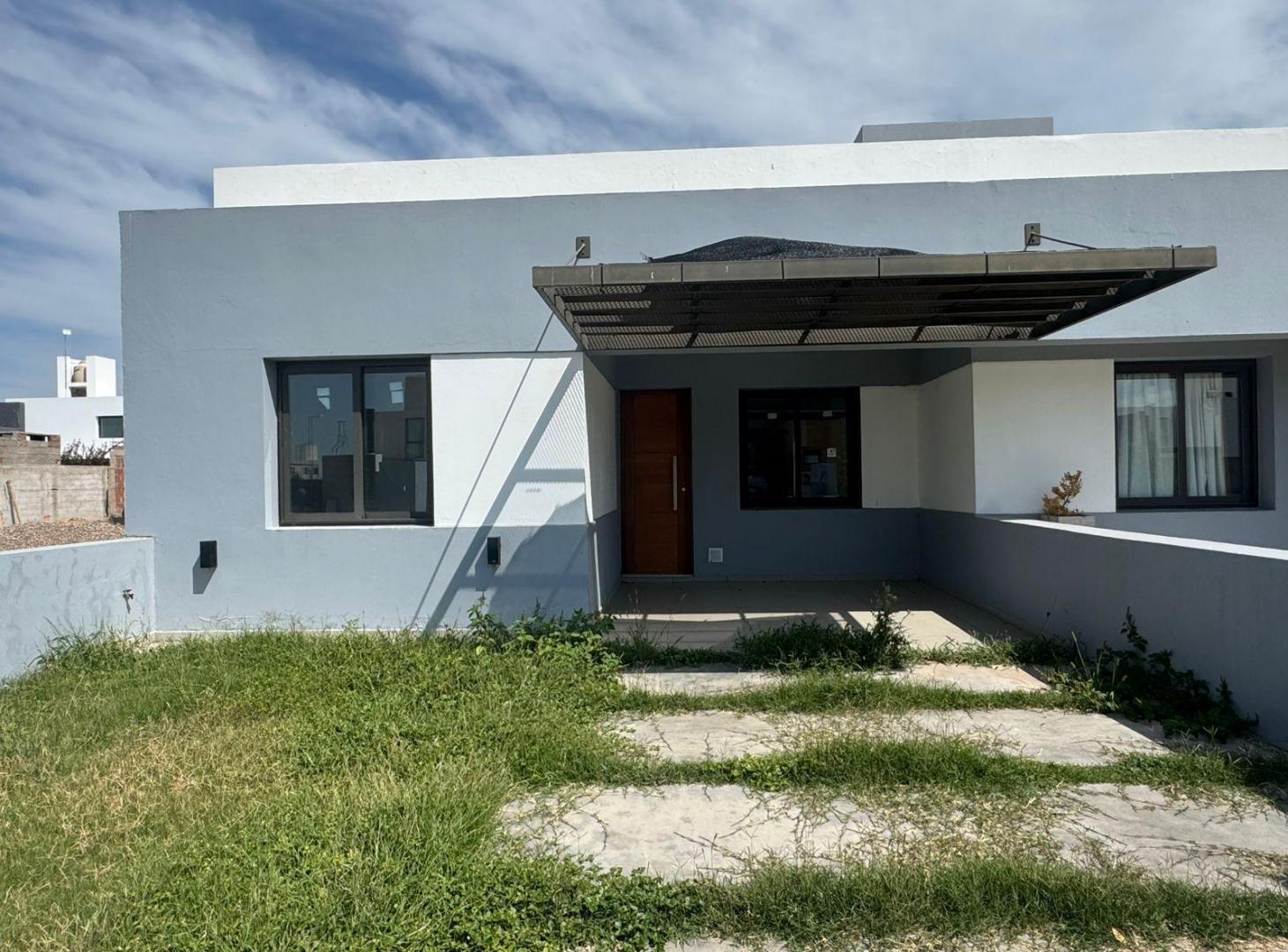 Se ofrece a la venta excelente dúplex en planta baja, ubicado en zona central de San Ignacio!