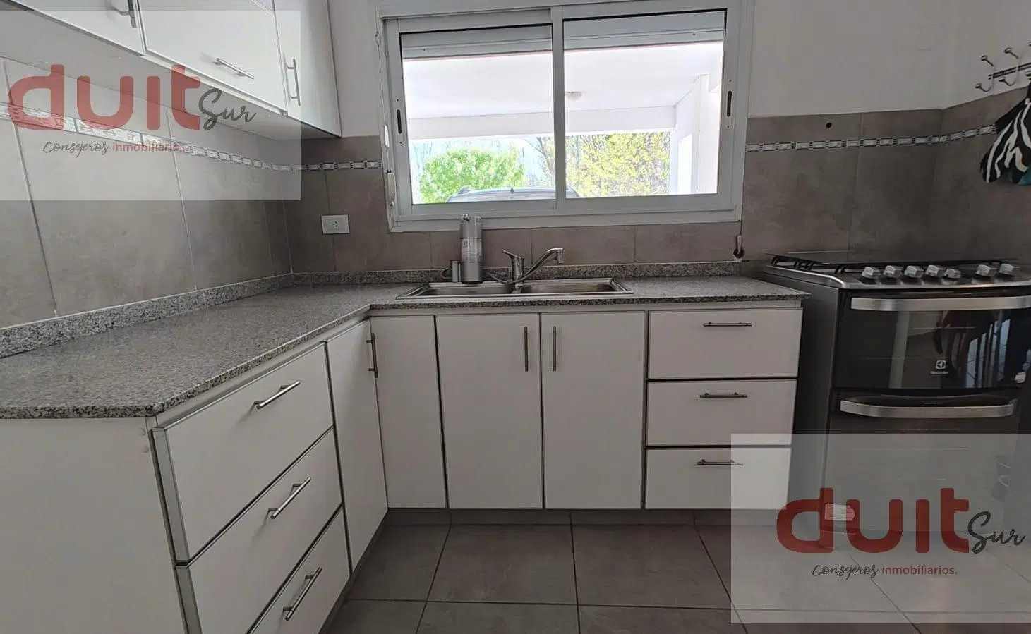 Espectacular casa EN UNA SOLA PLANTA en Claros del Bosque, RECIBE MENOR!! 2