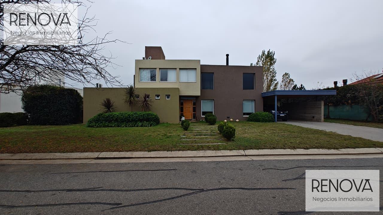 Casa con espacios IDEALES en La Cascada Country Golf!!!