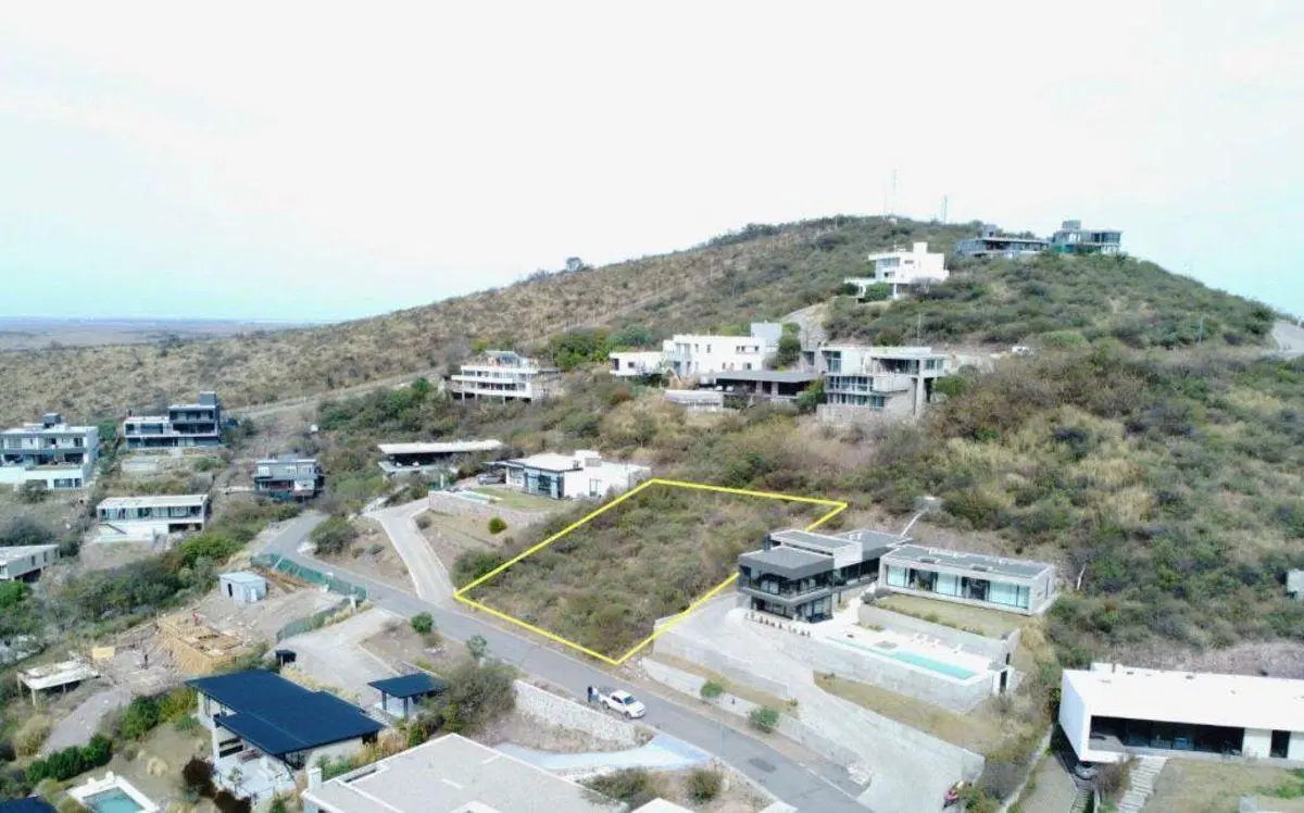 VENDO LOTE DE TERRENO EN LA CUESTA 4