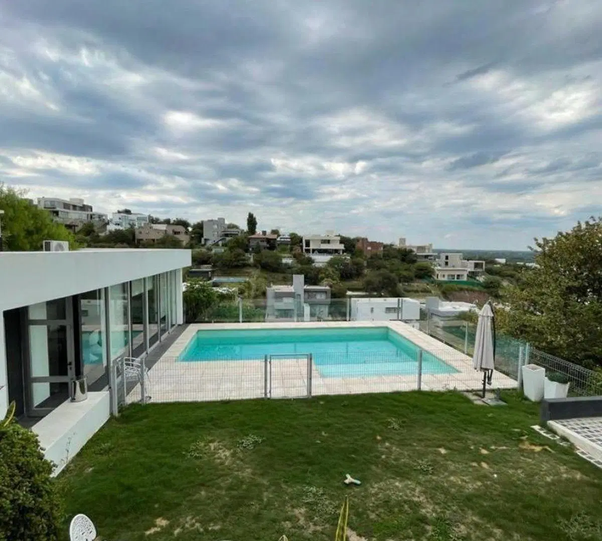 Casa en venta en La Rufina,4 Dormitorios 5
