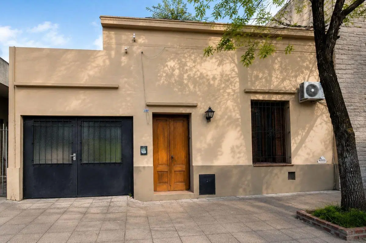 “Casona con amplio lote en pleno centro de Campana– Ideal uso comercial” 5
