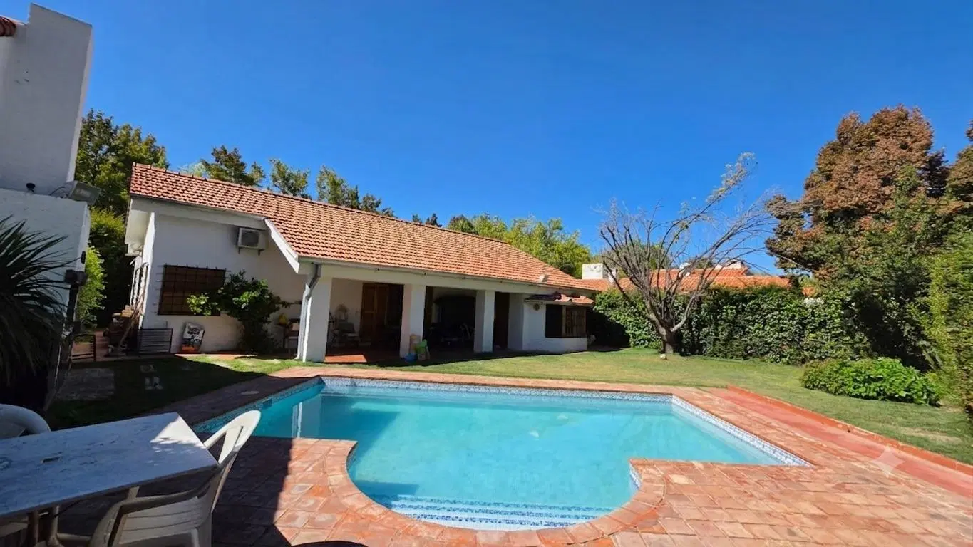 VENTA CASA EN BARRIO HUERTO DEL SOL 3 DORMITORIOS 2
