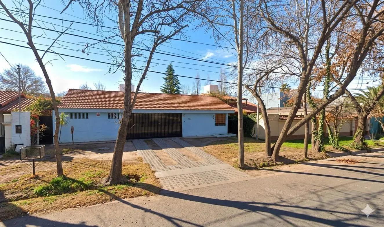 VENTA CASA EN BARRIO HUERTO DEL SOL 3 DORMITORIOS 4