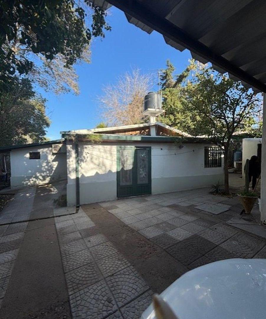 Foto de VENTA CASA SOBRE PANAMERICANA LIMITE CON GODOY CRUZ, imagen 2