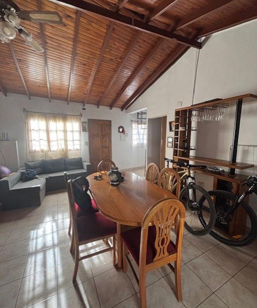Foto de VENTA CASA SOBRE PANAMERICANA LIMITE CON GODOY CRUZ, imagen 4
