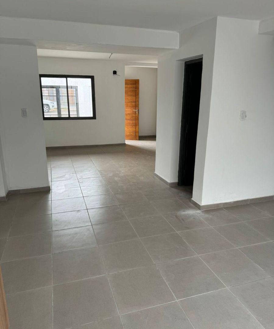 Foto de Casa con 100 m² de terreno, 2 dormitorios en venta en Tunuyán, imagen 2