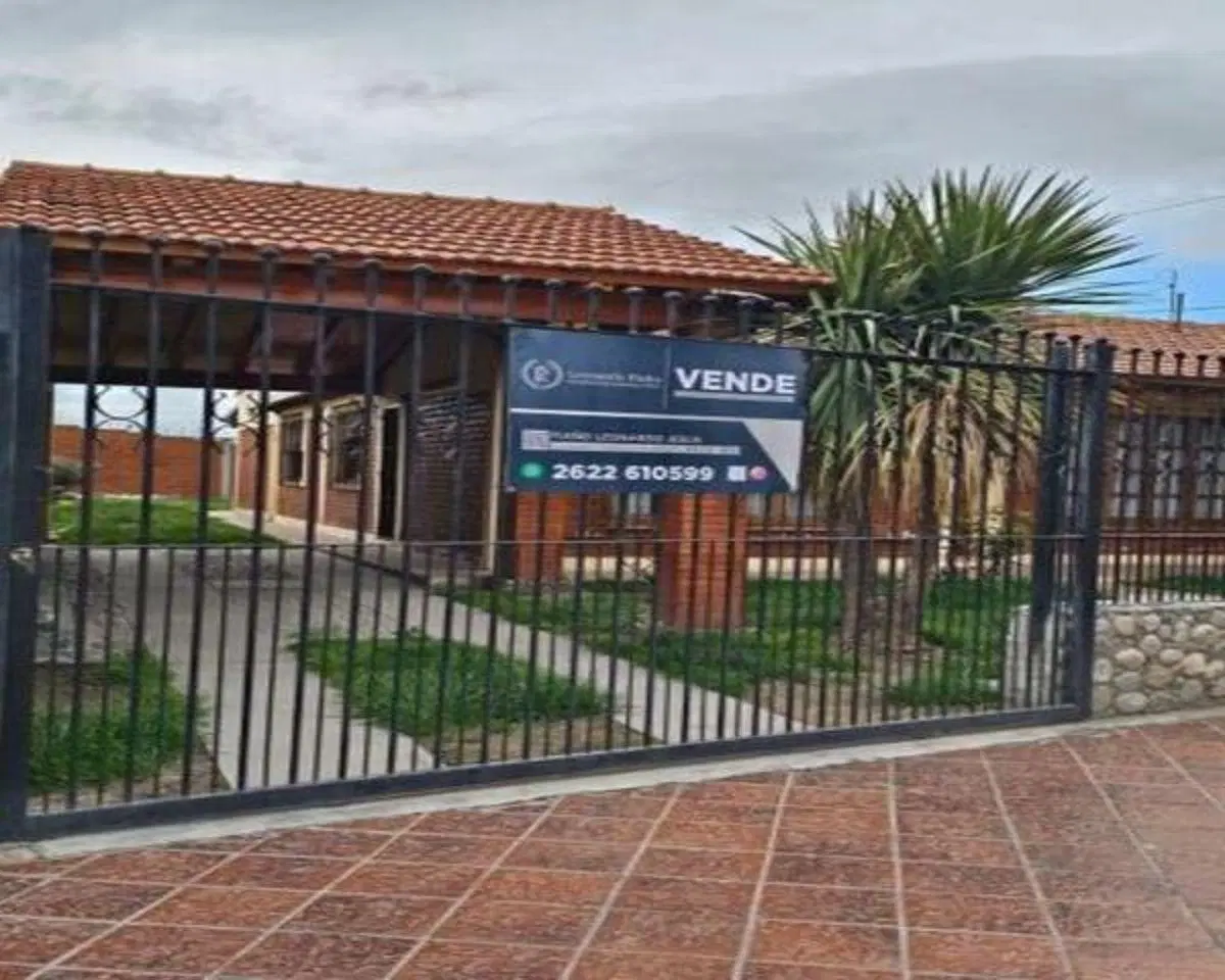 Casa con jardín de 360 m² y 3 dormitorios en venta en San Carlos 1