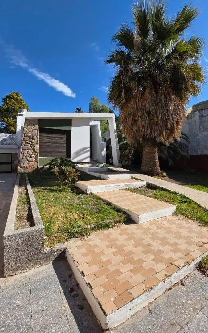 Casa de 195m2 sobre calle San Martín en venta / Tunuyán 4