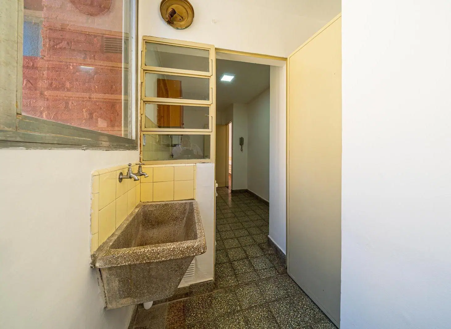 Departamento en oportunidad a metros de Av. Pellegrini 2