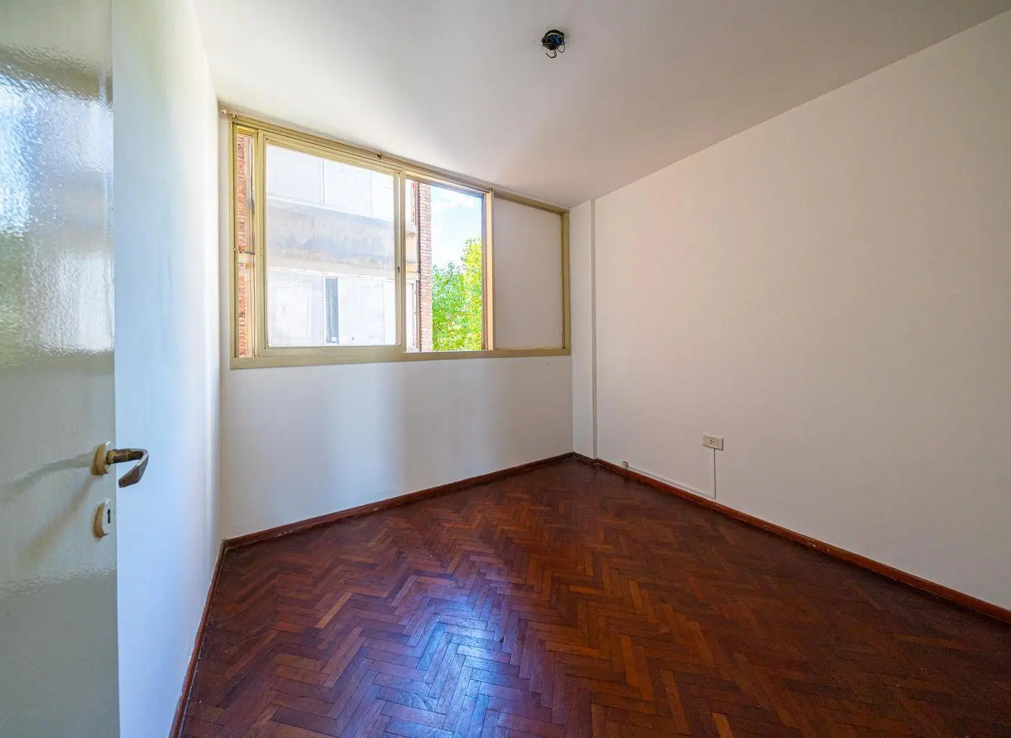 Departamento en oportunidad a metros de Av. Pellegrini 3