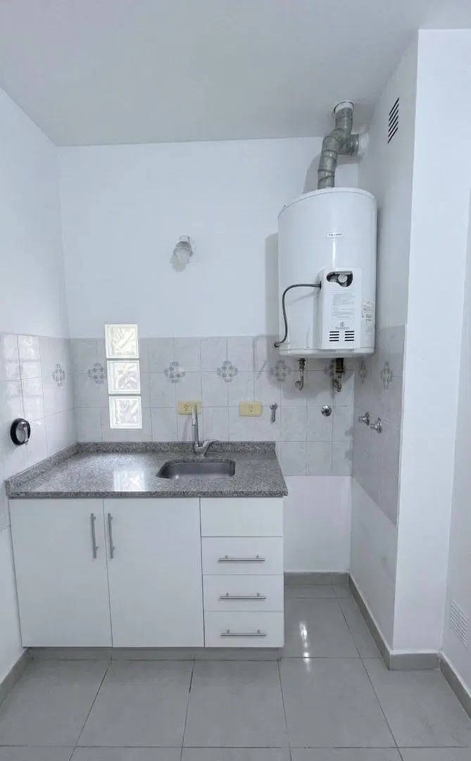 Departamento en oportunidad a metros de Av. Pellegrini 1
