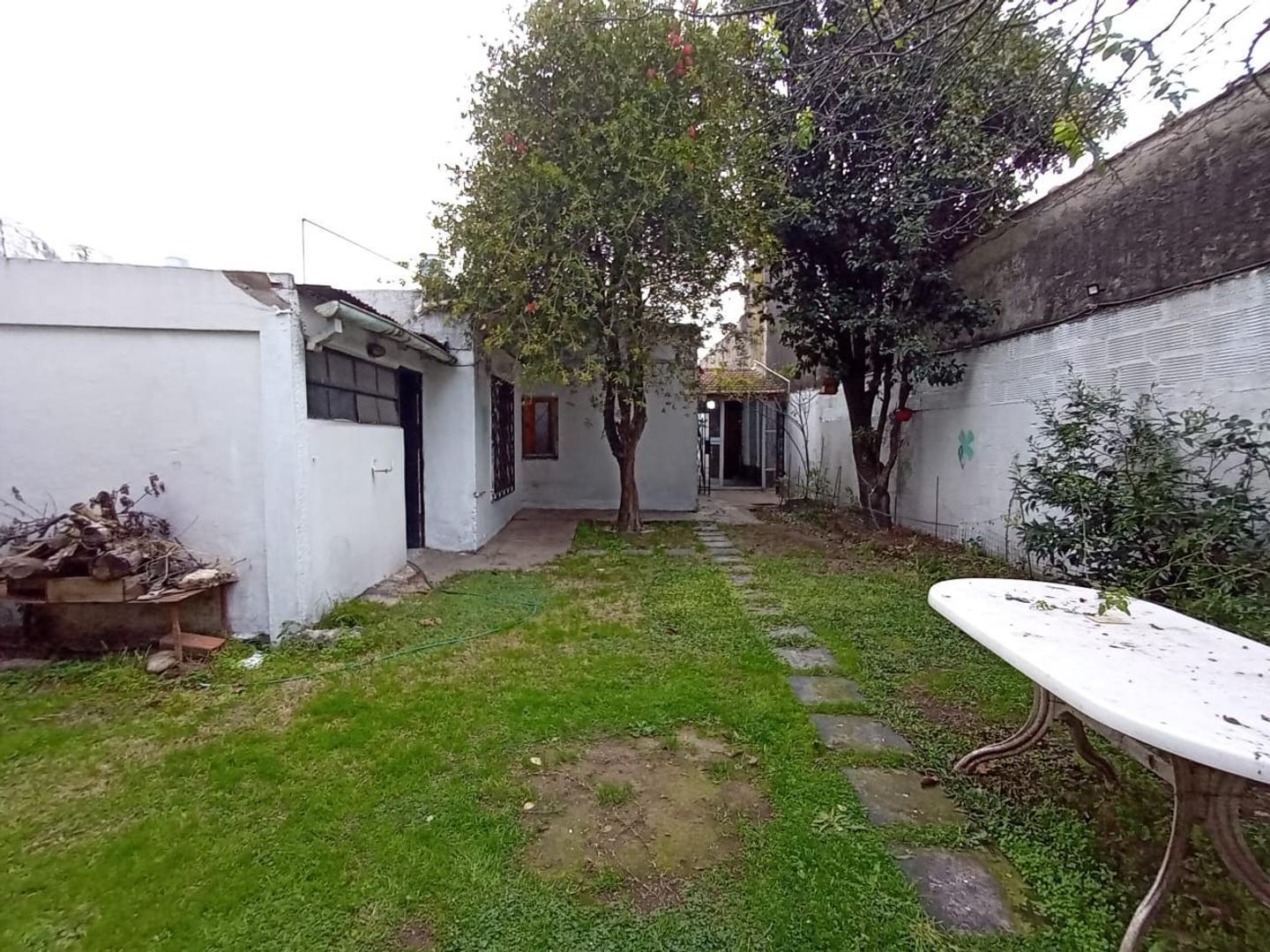 Casa 4 ambientes con Parque y Cochera