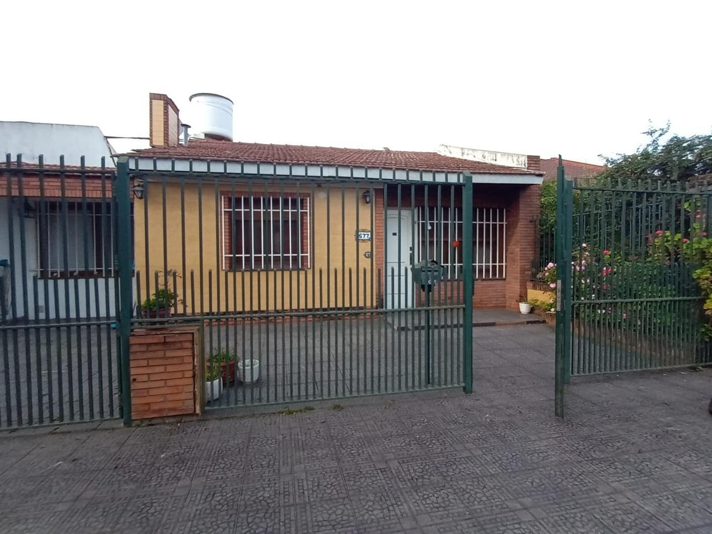 Casa 5 ambientes con Parque Piscina y Quincho
