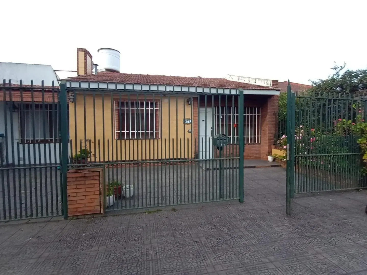 Casa 5 ambientes con Parque Piscina y Quincho 4