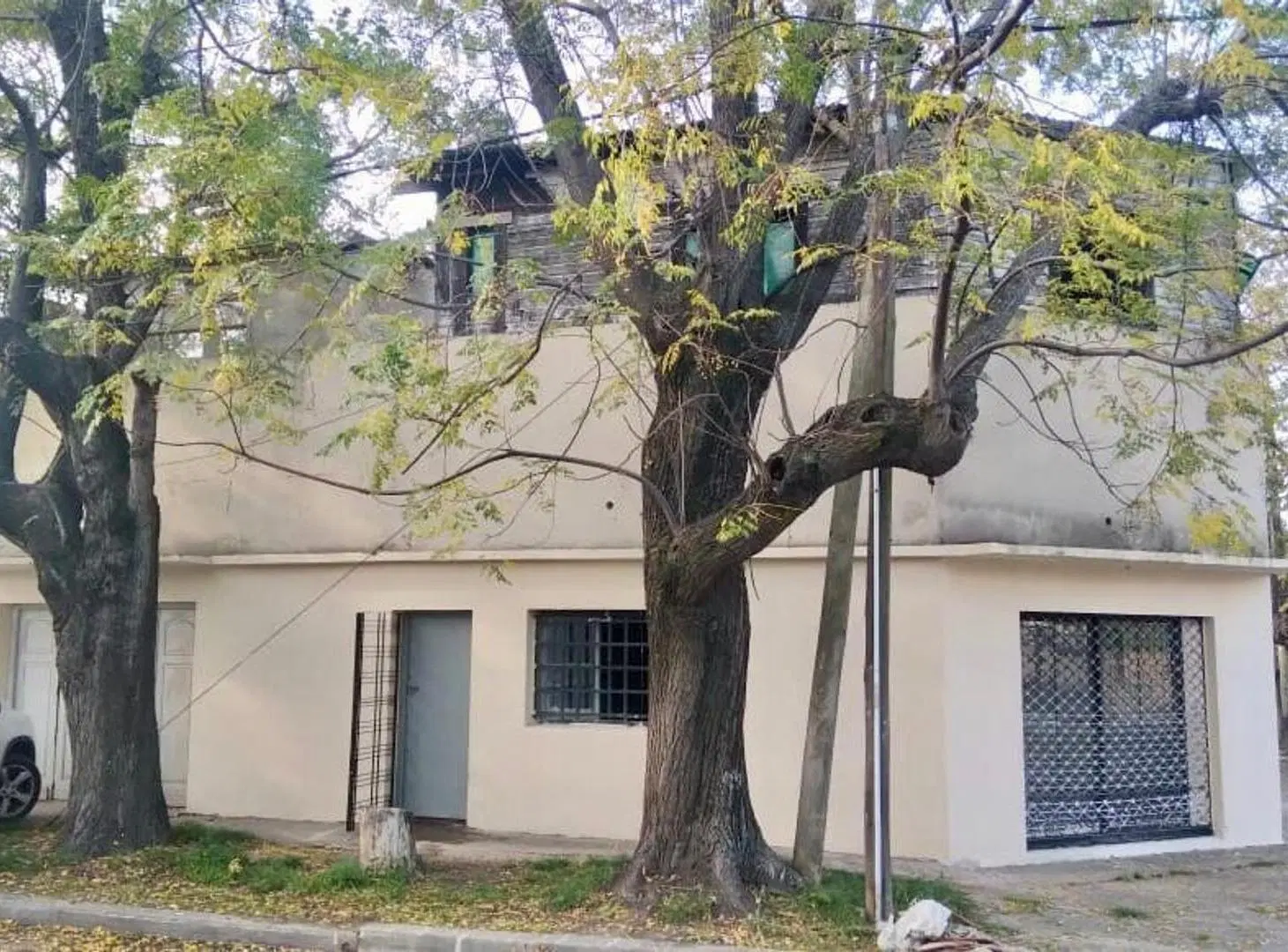 ESQUINA ÚNICA CON CASA, LOCAL, DEPARTAMENTO Y DOBLE COCHERA 3