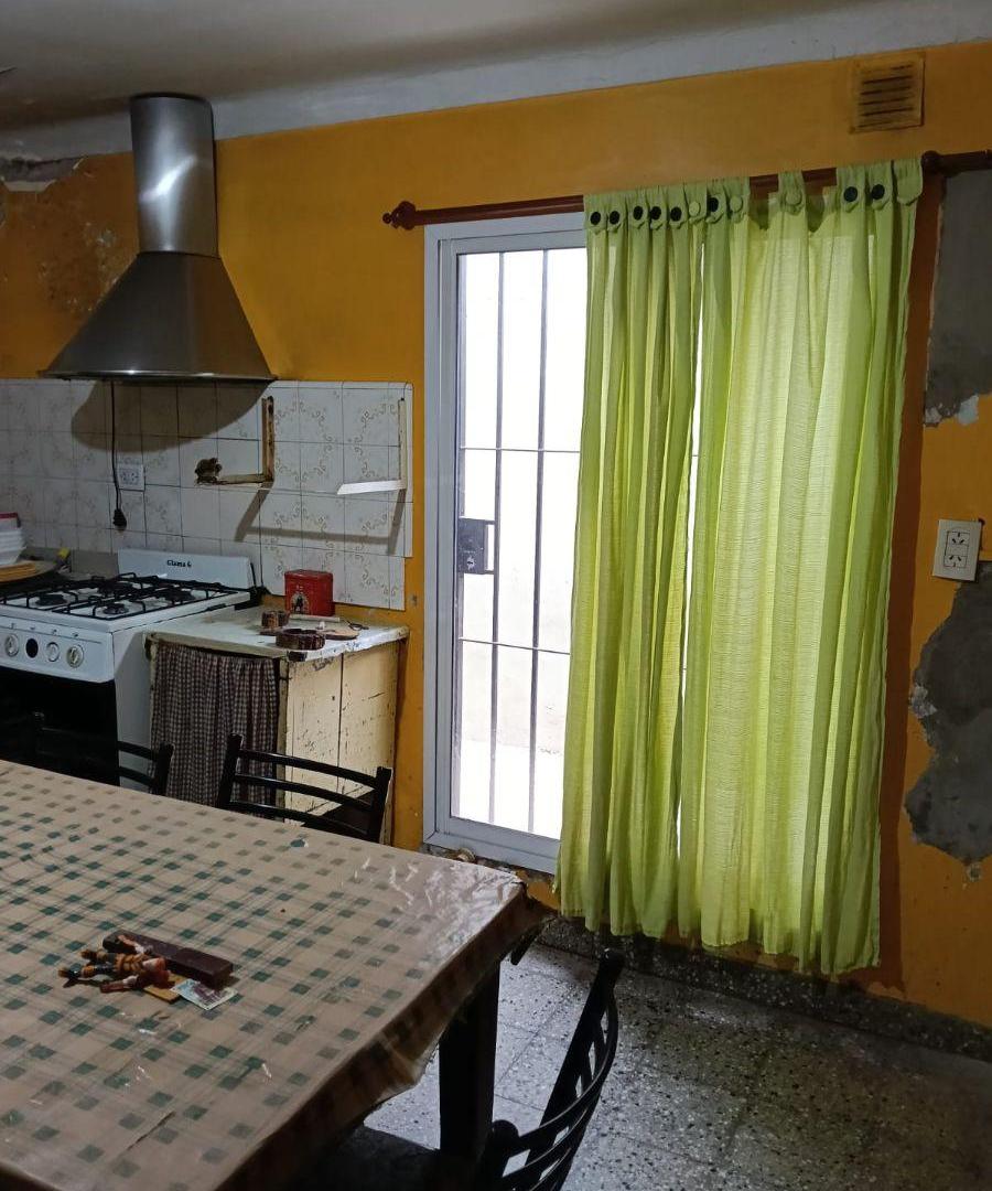 Foto de Casa a la venta con negocio en Ezeiza Tucuman 970, imagen 1