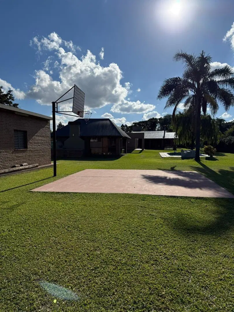 Villa Esquiu! Casa Tipo Quinta Premium a 500 m de Circunvalación! 8.000 m² (oportunidad) 2