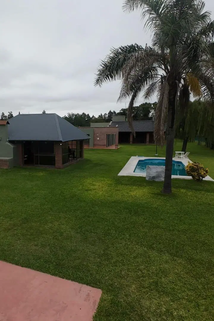 Villa Esquiu! Casa Tipo Quinta Premium a 500 m de Circunvalación! 8.000 m² (oportunidad) 3