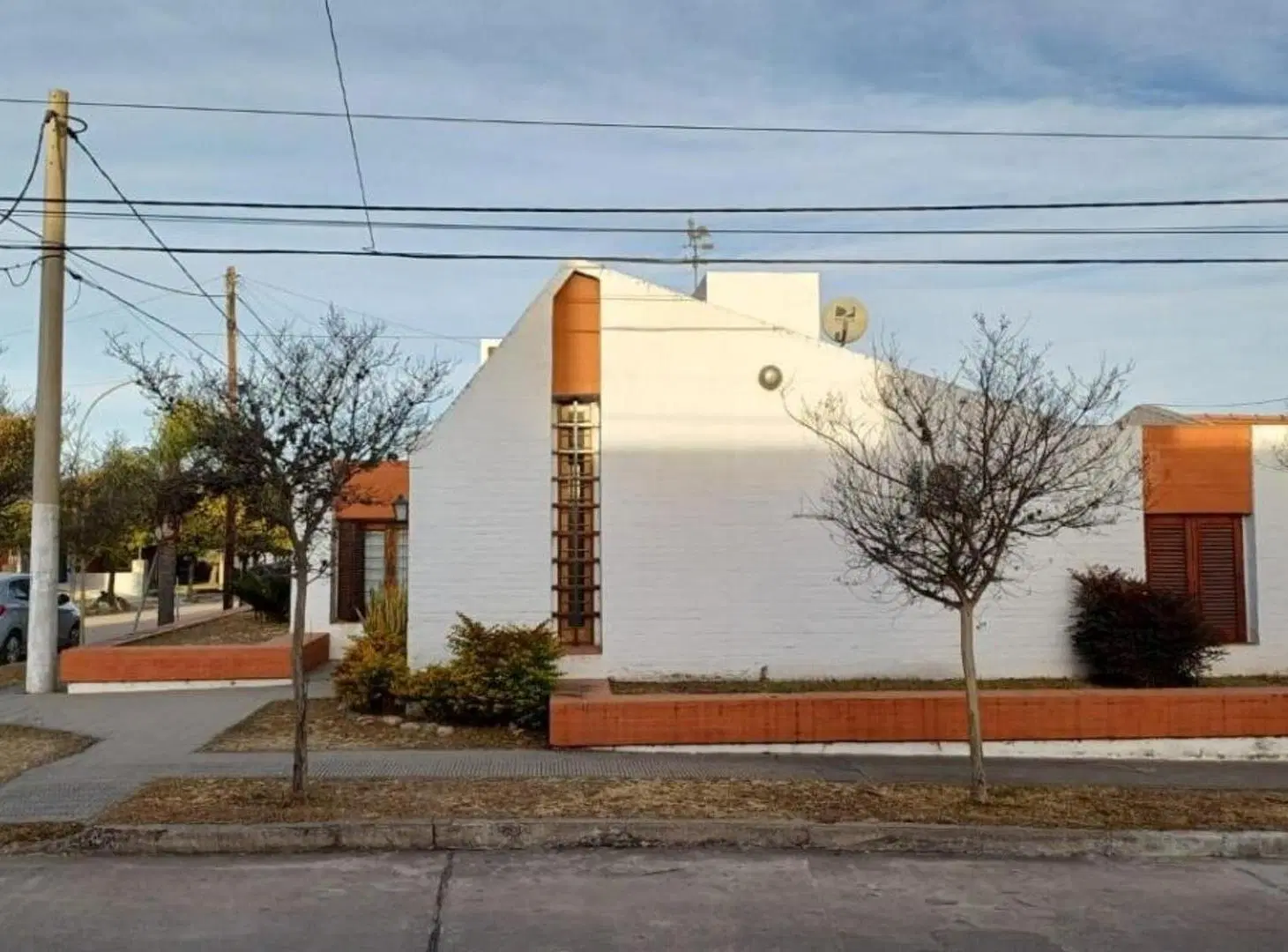 CASA EN BARRIO URCA 3 DORM CON ASADOR Y PILETA 4