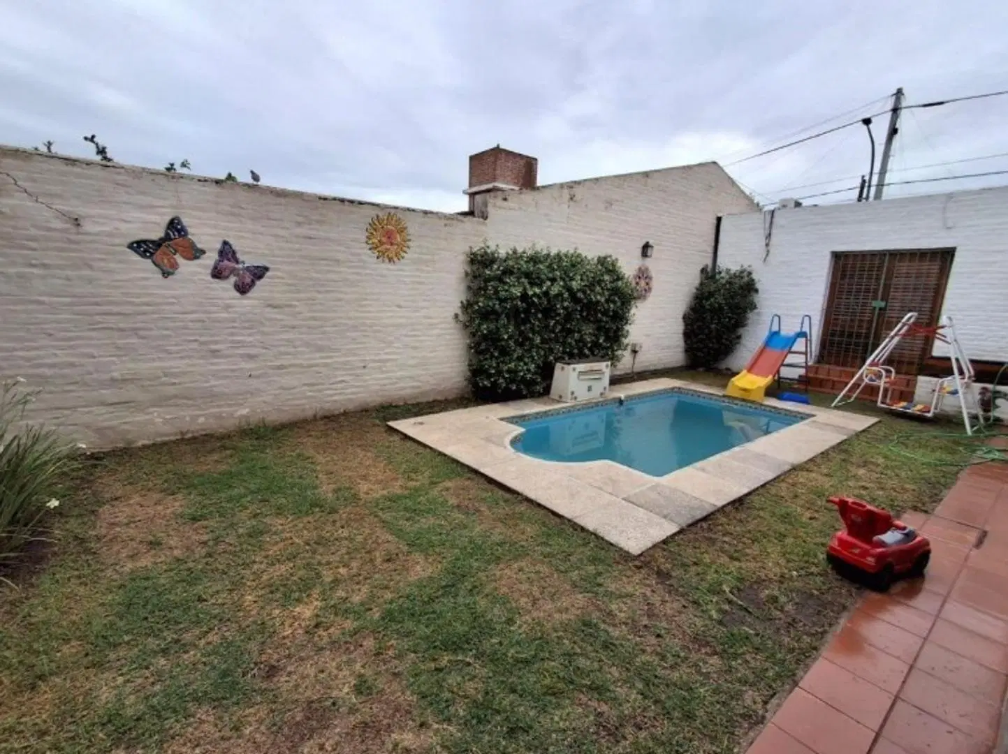 CASA EN BARRIO URCA 3 DORM CON ASADOR Y PILETA 3