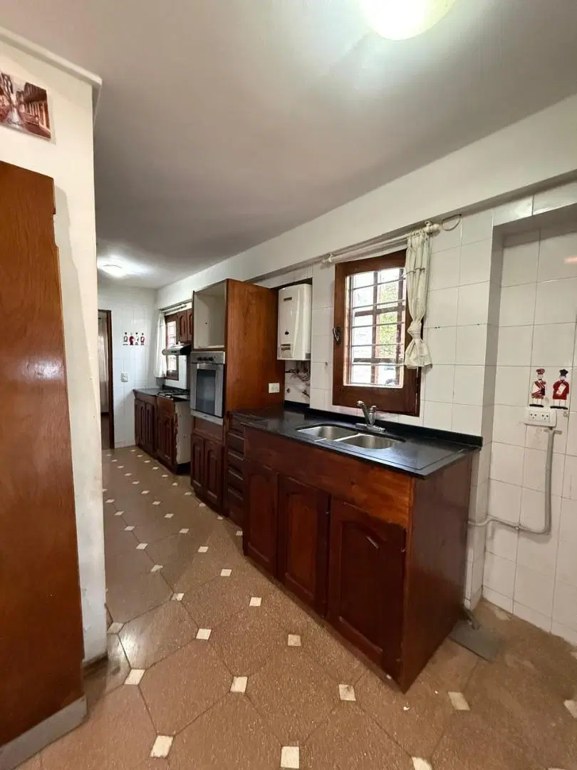 CASA EN BARRIO URCA 3 DORM CON ASADOR Y PILETA 1
