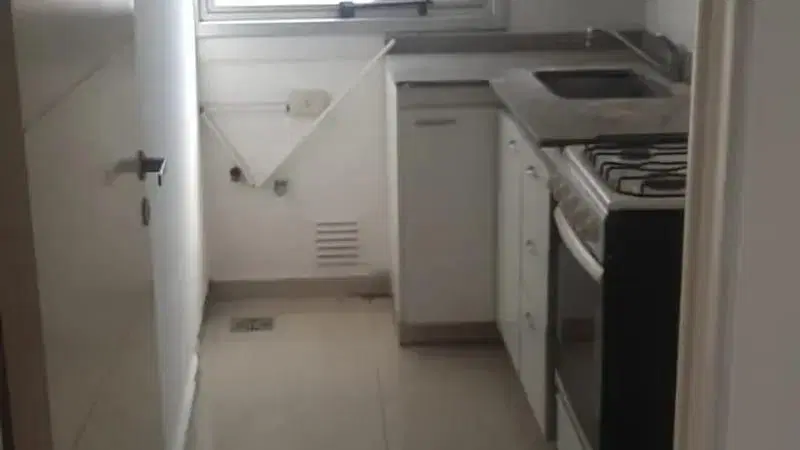 Departamento luminoso con amplio balcon en bv san juan 3