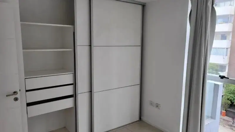 Departamento luminoso con amplio balcon en bv san juan 2