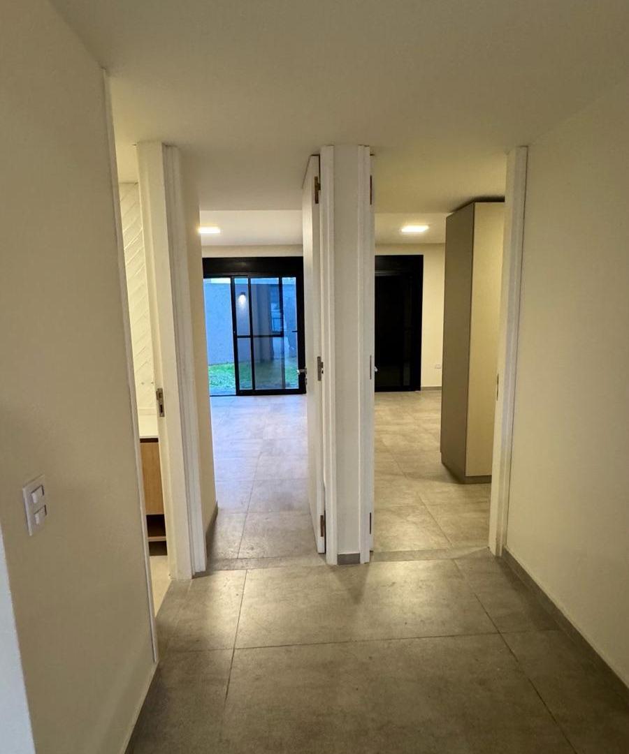 Foto de Duplex de 2 dorm con cochera y patio en Costas de Manantiales, imagen 4