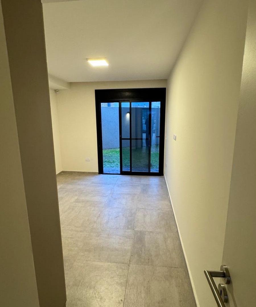 Foto de Duplex de 2 dorm con cochera y patio en Costas de Manantiales, imagen 5