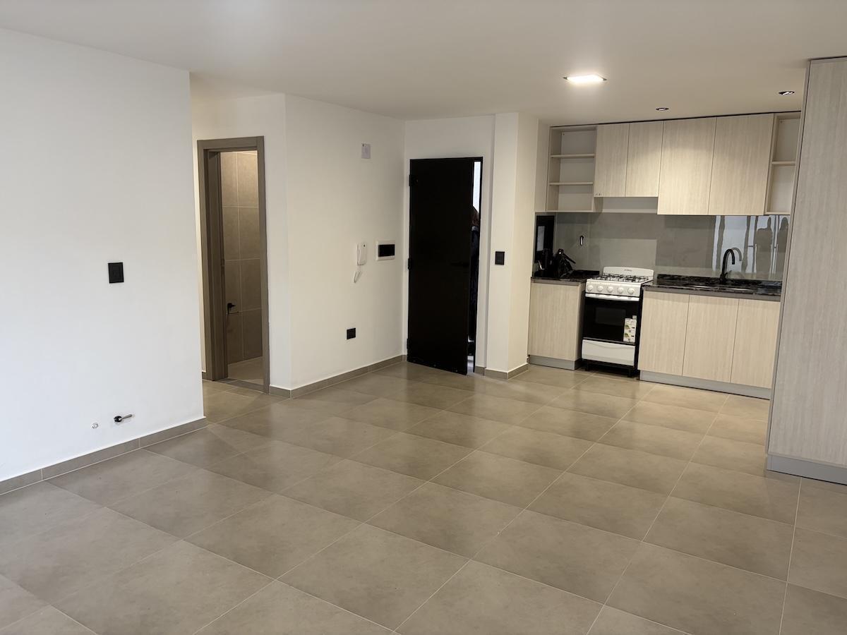 Foto de DEPARTAMENTO FINANCIDO EN PUEYRREDON 2 DORMITORIOS, COCHERA Y PATIO, imagen 1