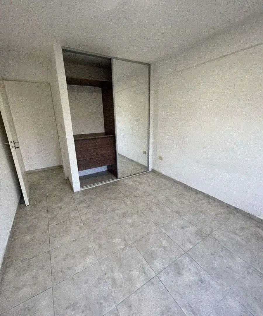 Departamento en venta 2 ambientes al frente con balcón, a 3 cuadras de la estación de Haedo 5