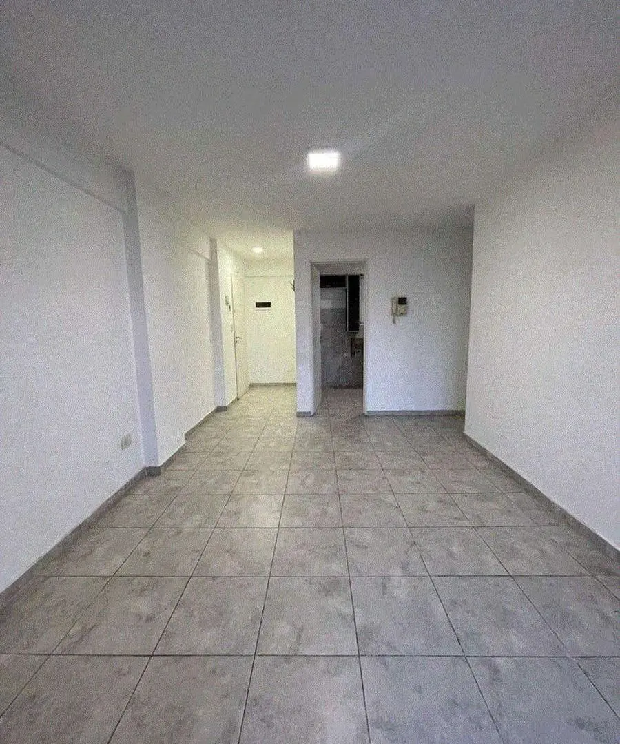 Departamento en venta 2 ambientes al frente con balcón, a 3 cuadras de la estación de Haedo 1