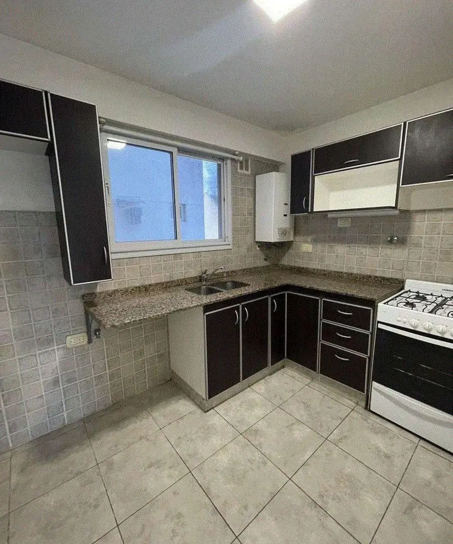 Departamento en venta 2 ambientes al frente con balcón, a 3 cuadras de la estación de Haedo 4