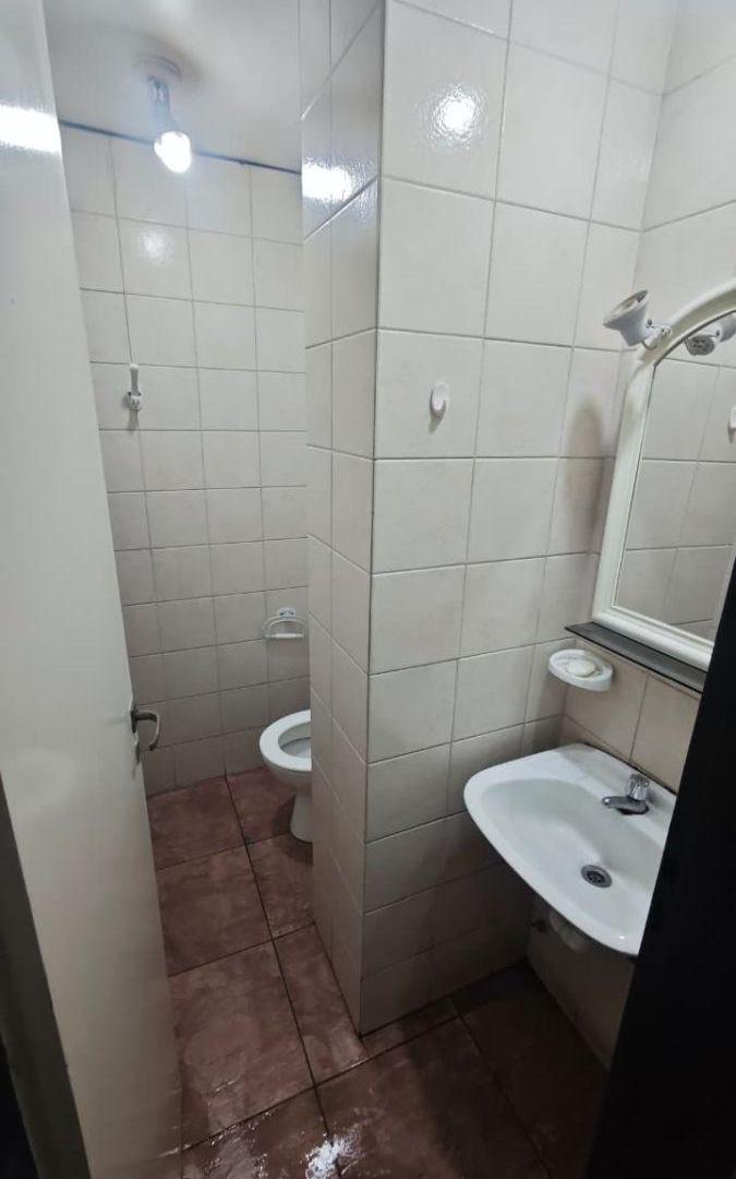 Foto de Local en alquiler con entrepiso y baño, excelente ubicación Ramos Mejía, imagen 4