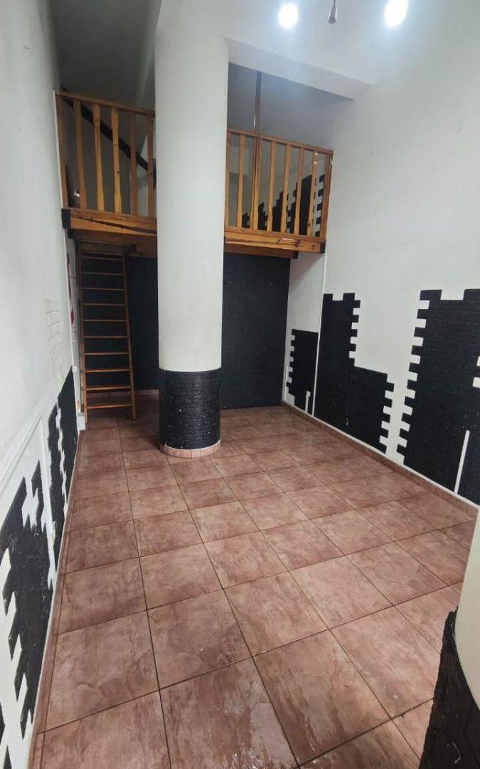 Foto de Local en alquiler con entrepiso y baño, excelente ubicación Ramos Mejía, imagen 3