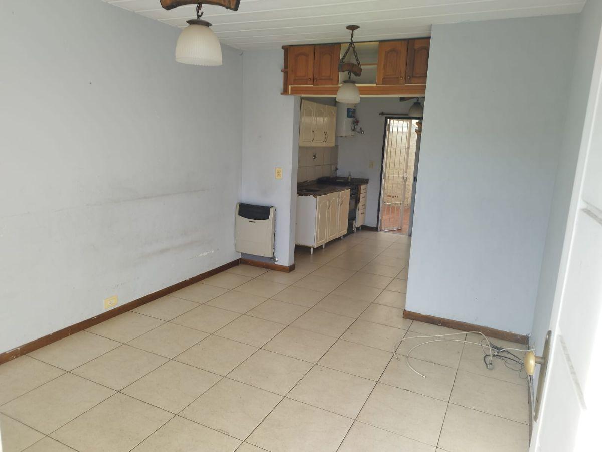 Foto de ALQUILER DUPLEX 3 AMBIENTES CON PATIO Y SIN EXPENSAS. ENTRADA, imagen 4