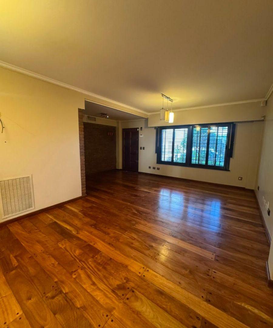 Foto de VENTA CHALET 6 AMB. C/ GARAGE P/ 2 AUTOS *FONDO LIBRE C/ PARRILLA *, imagen 1