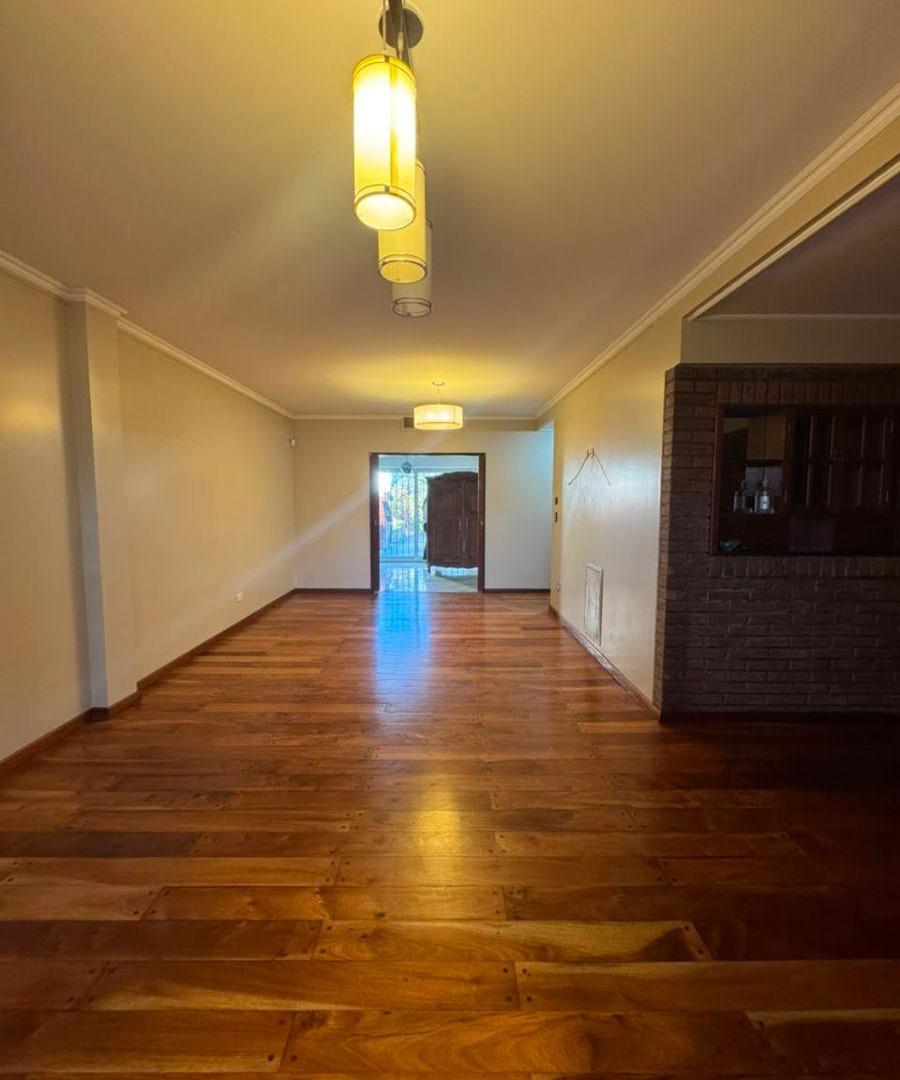 Foto de VENTA CHALET 6 AMB. C/ GARAGE P/ 2 AUTOS *FONDO LIBRE C/ PARRILLA *, imagen 2