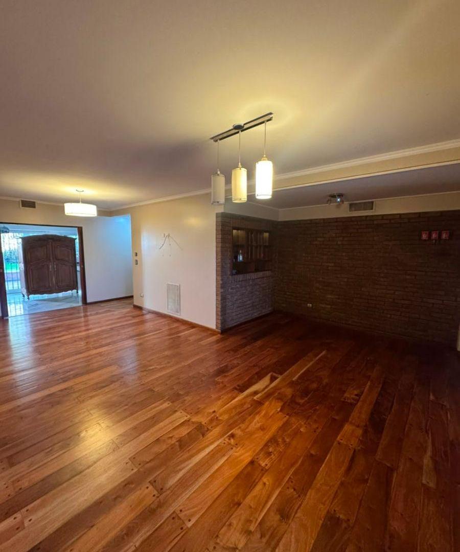 Foto de VENTA CHALET 6 AMB. C/ GARAGE P/ 2 AUTOS *FONDO LIBRE C/ PARRILLA *, imagen 5